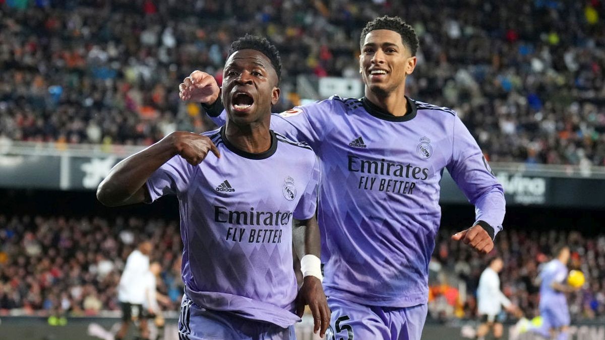 Vini celebrating alongside Jude Bellingham in Mestalla. GETTY IMAGES